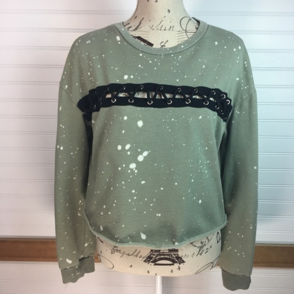 Rue21‎ cropped crew neck sweatshirt